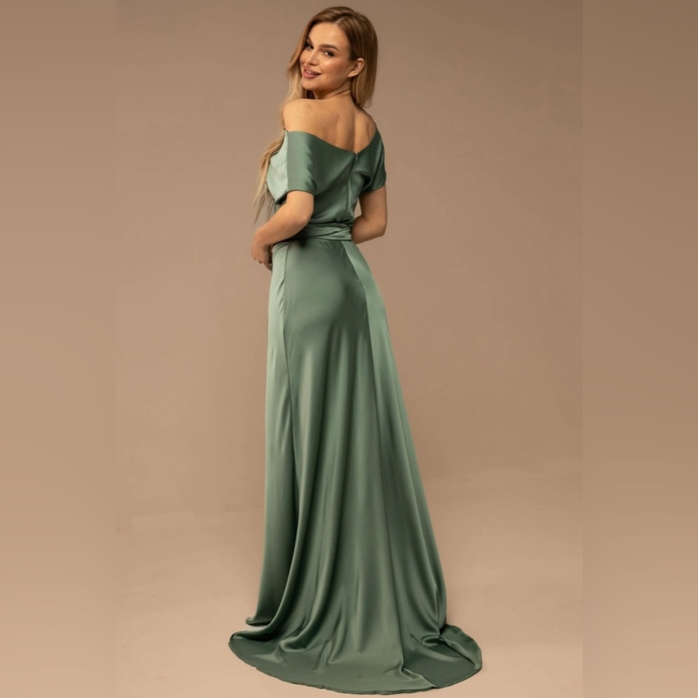 BEAUTIFUL SAGE GREEN BRIDESMAID DRESS